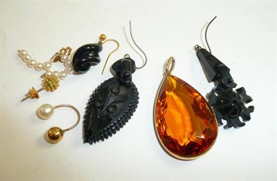 Lot 169 - Assorted jet earrings, a citrine pendant (damaged) etc