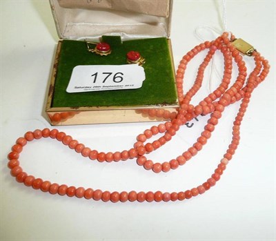 Lot 176 - Coral beads, pair of earrings and spare glass beads