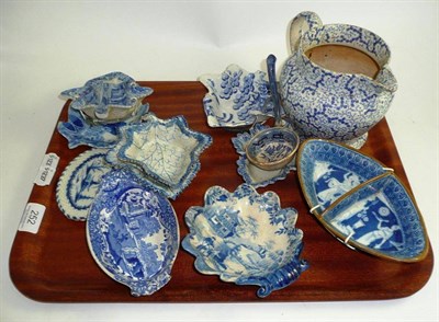 Lot 252 - Six blue and white leaf pickle dishes, three other small dishes, stand, ladle and jug