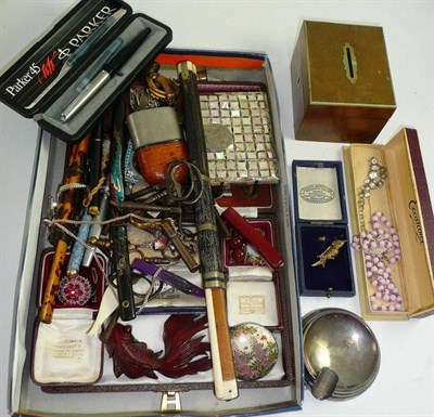 Lot 331 - A foil backed garnet pendant and other jewellery, cased silver teaspoons, assorted pens, two...