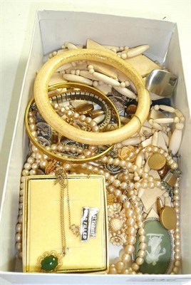 Lot 346 - Ivory necklace, ladies wristwatch, various costume jewellery etc