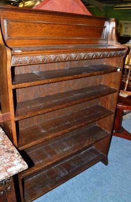 Lot 584 - An oak bookcase