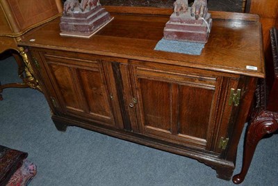 Lot 590 - An oak two door cupboard