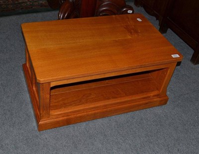 Lot 602 - Oak 'Seahorseman' coffee/magazine table