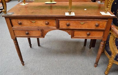 Lot 612 - A Victorian dressing table