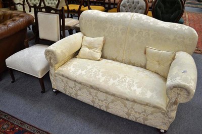 Lot 641 - An Edwardian cream upholstered drop end sofa and a side chair