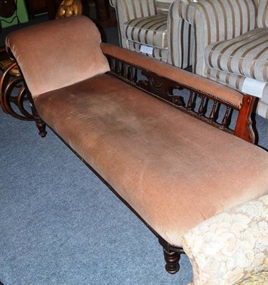 Lot 649 - An Edwardian chaise longue