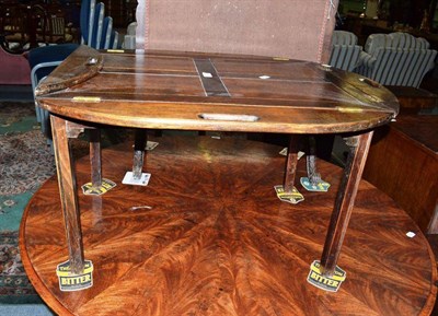 Lot 663 - A butler's tray-top table