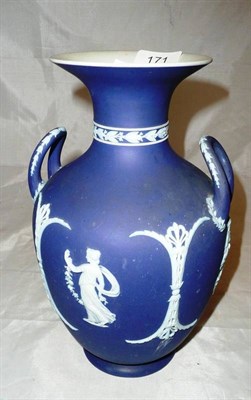 Lot 171 - A blue and white Wedgwood vase (a.f.)