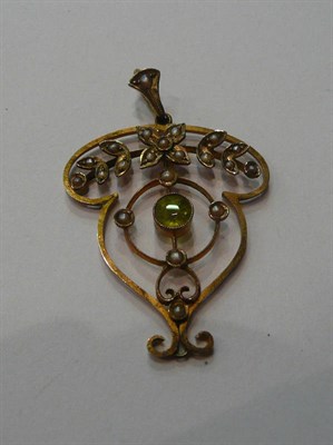 Lot 175 - An Edwardian 9ct gold and seed pearl Art Nouveau pendant