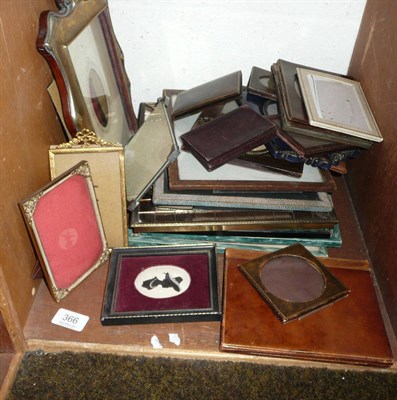 Lot 366 - A quantity of assorted photograph frames