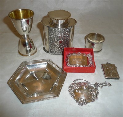 Lot 435 - Assorted small silver including caddy and cover, napkin ring, spirit labels, vesta etc