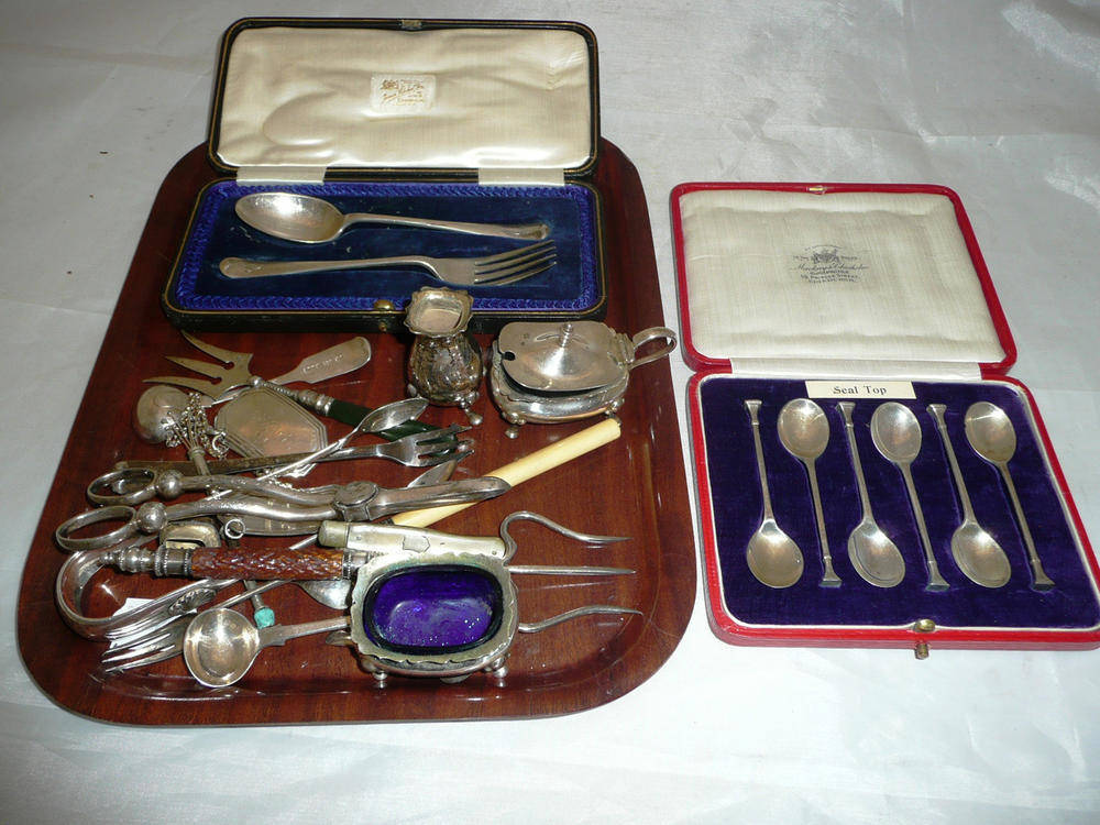 Lot 450 - Six seal top coffee spoons, a spoon and fork cased, a pair of silver tongs, a bag of small plate