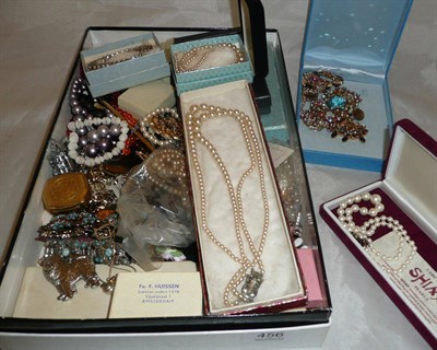 Lot 456 - Quantity of costume jewellery