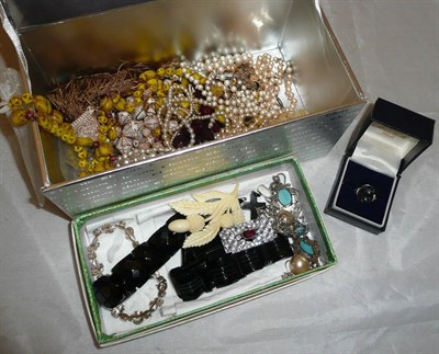 Lot 460 - Assorted jewellery including a jet cross pendant, two elasticated bracelets and two brooches,...