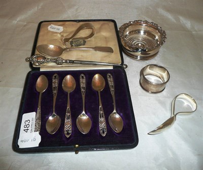 Lot 483 - Six 800 standard tea spoons, silver baby spoon, pusher, small bottle coaster, napkin ring etc