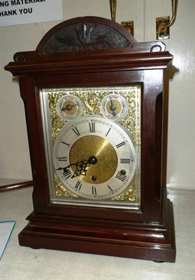 Lot 500 - A chiming table clock