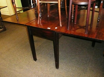 Lot 600 - Mahogany drop leaf table