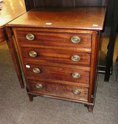 Lot 631 - Georgian mahogany small chest of four drawers