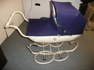 Lot 840 - A cream Silver Cross pram