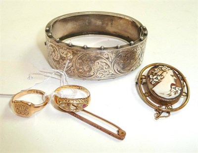 Lot 177 - A silver bangle, a 9ct gold tie bar, a cameo brooch, a signet ring and another ring (a.f.)