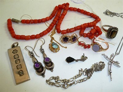 Lot 300 - A coral bead necklace, a ring, a signet ring stamped '9ct', assorted silver and other jewellery