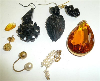 Lot 301 - Assorted jet earrings, a citrine pendant (damaged) etc