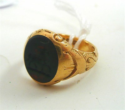 Lot 308 - An 18ct gold bloodstone intaglio ring