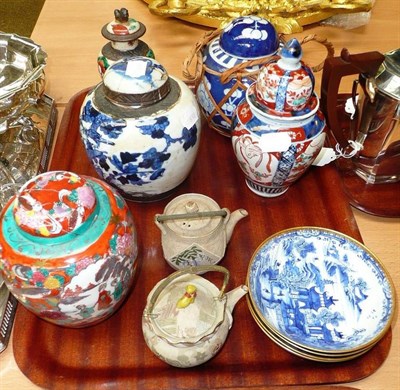 Lot 362 - A tray of assorted Oriental dishes, vases etc. (a.f.)