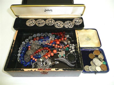 Lot 454 - A set of six pierced silver buttons, a lady's wristwatch with 9ct gold bracelet and a small...