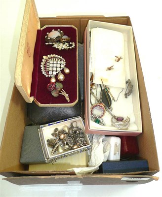 Lot 468 - A box of assorted costume jewellery, including paste, brooches, earrings etc.