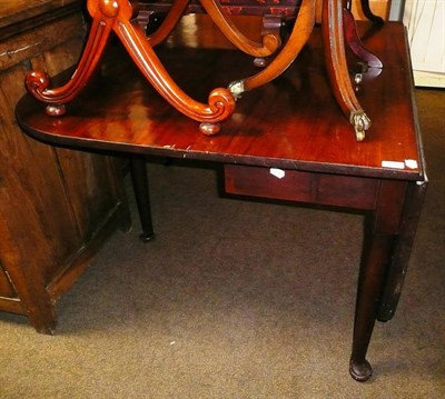 Lot 550 - A mahogany drop leaf table (a.f.)