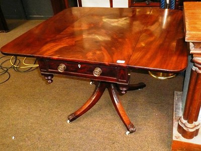 Lot 576 - Georgian mahogany drop leaf pedestal breakfast table