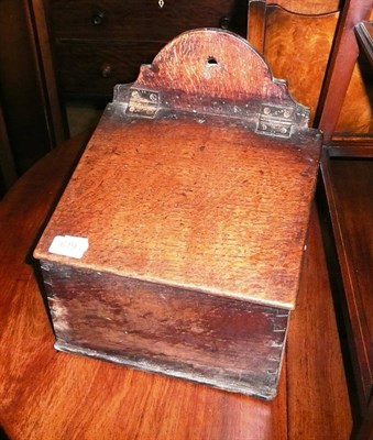 Lot 619 - 18th century oak salt box