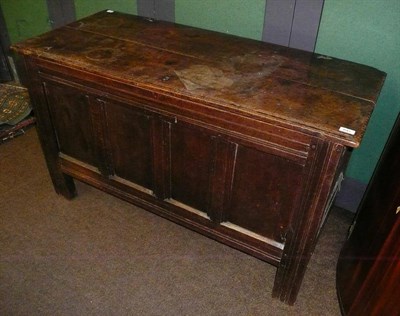 Lot 642 - An oak panelled coffer