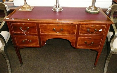 Lot 657 - An early 20th century mahogany rectangular desk