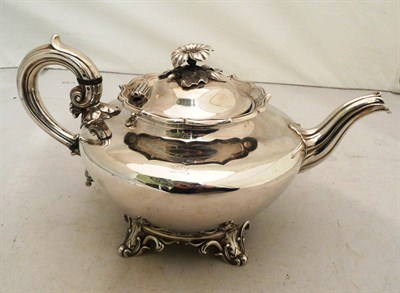 Lot 18 - A silver teapot by Barnard's London, 23oz
