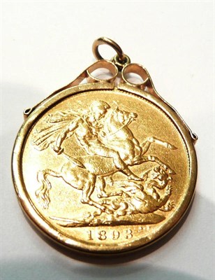 Lot 137 - A Victorian 1893 gold sovereign in loose mount