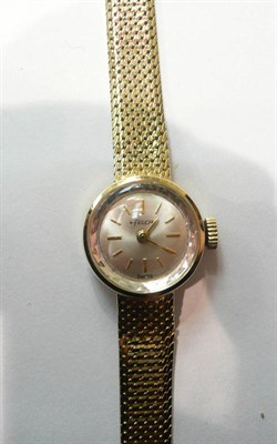 Lot 142 - A lady's 14kt gold wristwatch