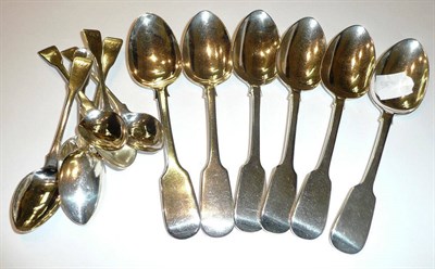 Lot 145 - Six Georgian silver teaspoons and six dessert spoons, 12oz