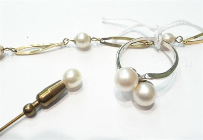 Lot 152 - A cultured pearl two stone twist ring, a cultured pearl stick pin and a cultured pearl bracelet