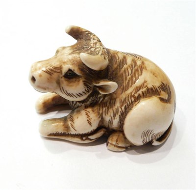 Lot 155 - An ivory netsuke carved as a buffalo