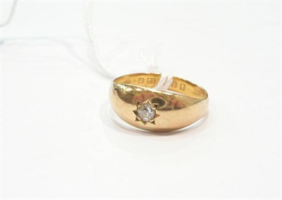 Lot 260 - A 22ct gold diamond set ring