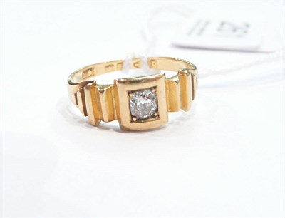 Lot 261 - An 18ct gold diamond ring