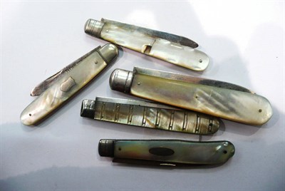 Lot 271 - Five silver and mother of pearl fruit knives