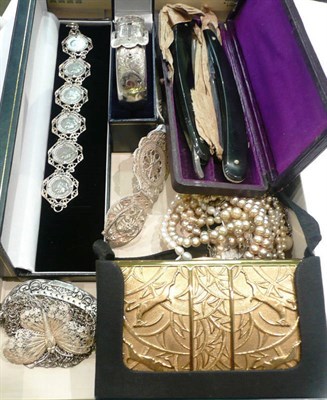 Lot 287 - A silver bangle, a threepenny bit bracelet, razors, simulated pearls, filigree jewellery etc