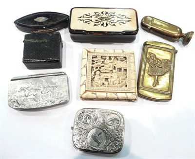 Lot 368 - A Georgian horn navette-shaped patch case, a brass vesta case/hand seal, a tortoiseshell and...