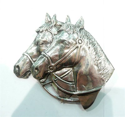 Lot 452 - Silver paper clip (horses heads)