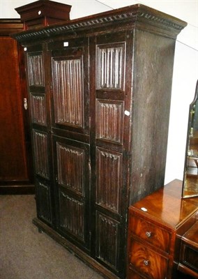 Lot 549 - An oak cupboard