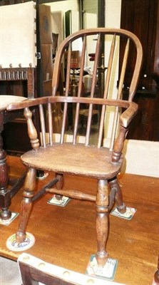 Lot 571 - A child's Windsor chair